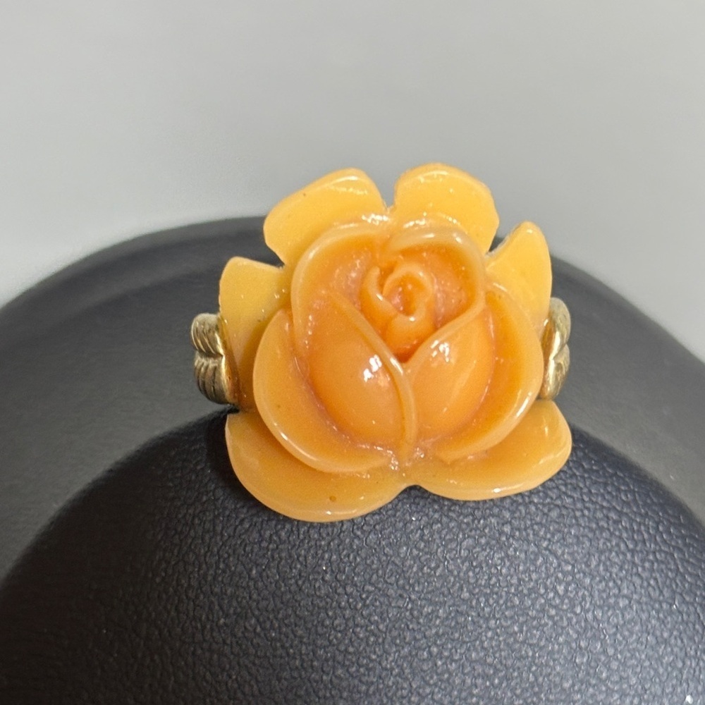 Vintage Elegant Gold Tone Carved Rose Ring Estate Retro